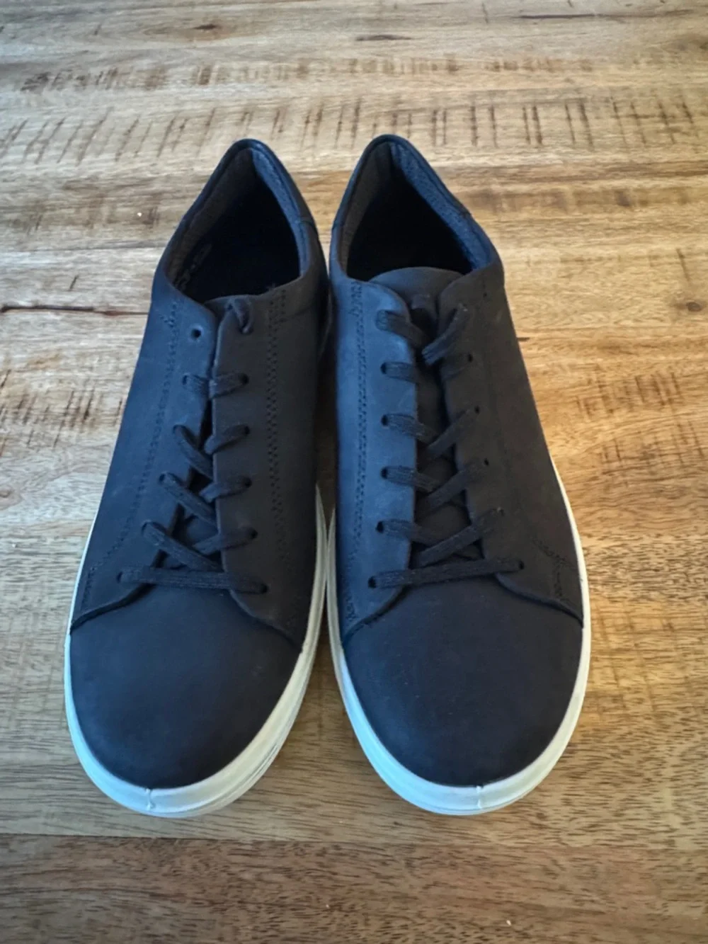 ecco women’s Black Casual Sneakers with White Sole US 9/ 9.5 EU 40 NEW